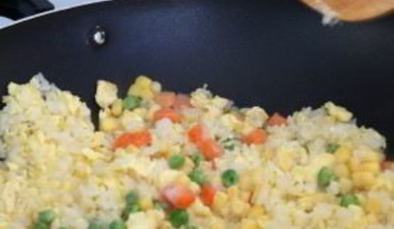 рис с жареными креветками по-китайски