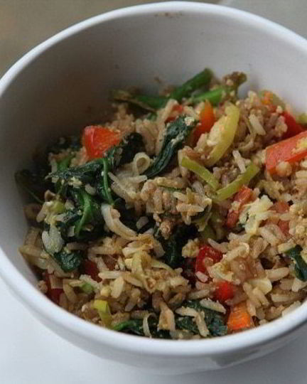 Рецепт риса, зажаренного с овощами и яйцом