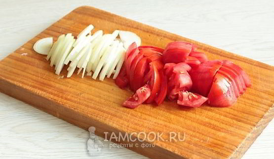 жареная картошка с помидорами