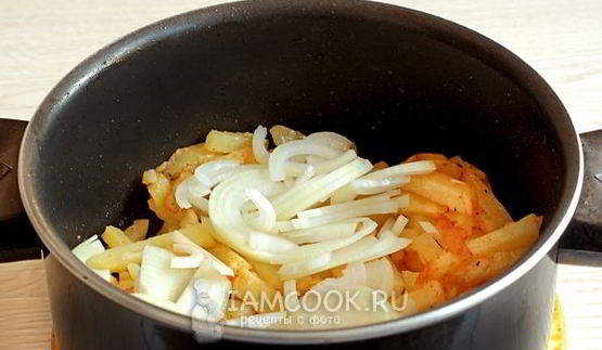 жареная картошка с помидорами