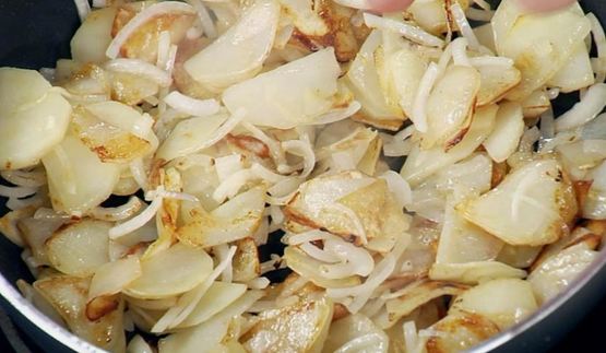 жареная картошка с шампиньонами