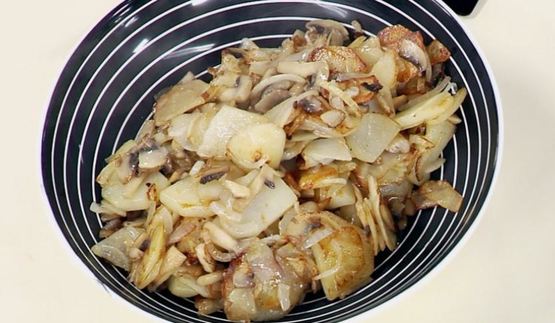 жареная картошка с шампиньонами