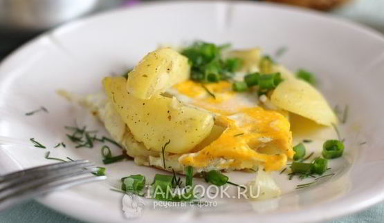 жареная картошка с яйцом