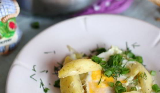 жареная картошка с яйцом