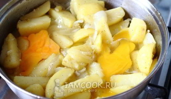 жареная картошка с яйцом