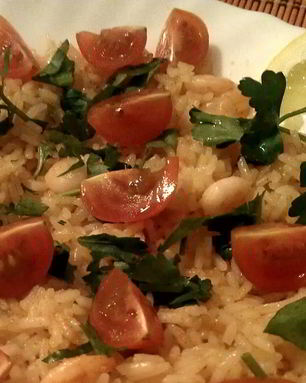 Жаренный рис с креветками и петрушкой