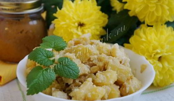 жареный картофель со сметаной и луком