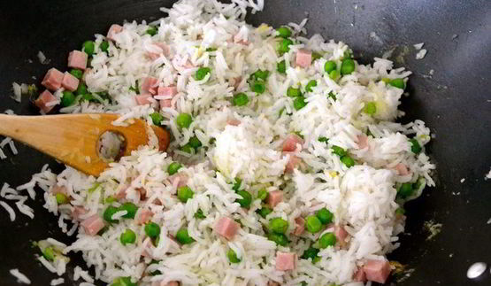 жареный рис по-кантонезийски