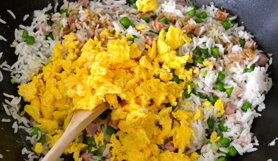 жареный рис по-кантонезийски