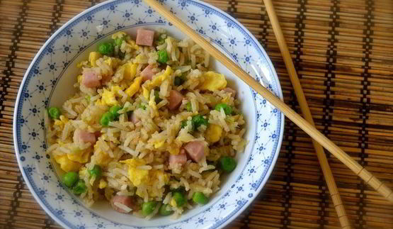 жареный рис по-кантонезийски