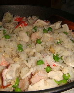 Жареный рис по-шанхайски с крабовым мясом