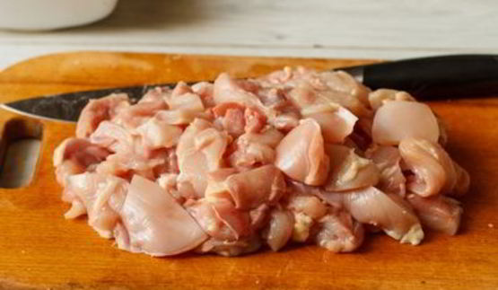 желтый рис с курицей и жареными кешью