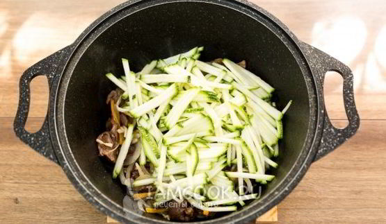 гречневая лапша с говядиной и овощами