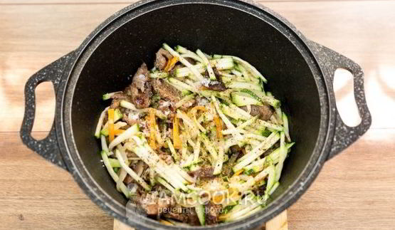 гречневая лапша с говядиной и овощами