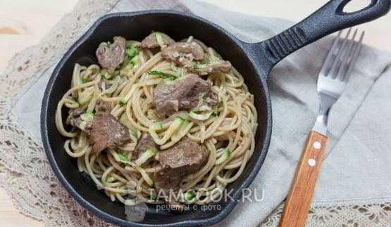 гречневая лапша с говядиной и овощами