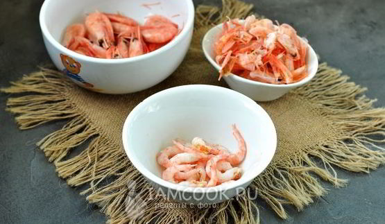 гречневая лапша с креветками и овощами