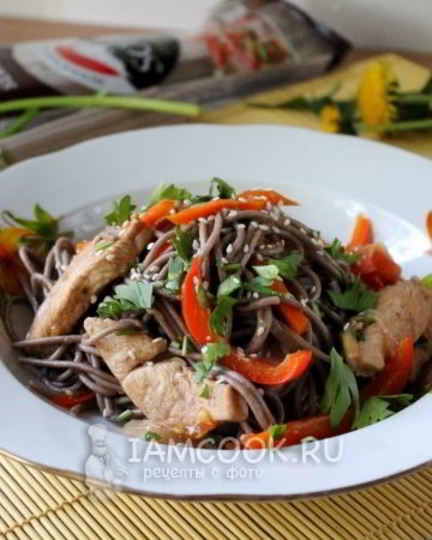 Рецепт гречневой лапши с курицей и овощами