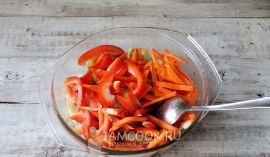 гречневая лапша с курицей и овощами