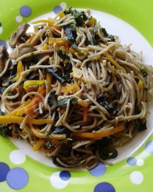 Гречневая лапша с овощами