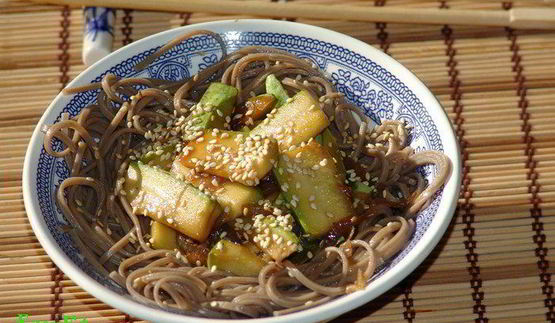 гречневая лапша соба с кабачками