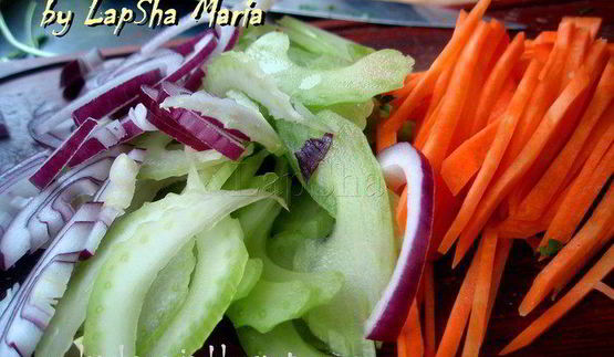 гречневая лапша соба с курицей и овощами