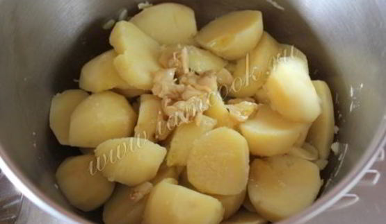 картофельное пюре с печеным чесноком