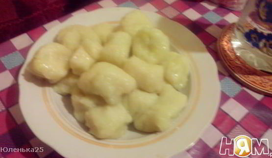 картофельные клецки в соусе с луком-пореем