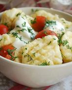 Картофельные ньокки с помидорами черри и зеленью