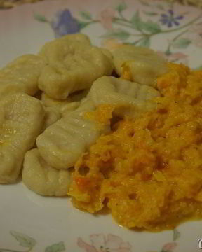 Картофельные ньокки с тыквенным соусом