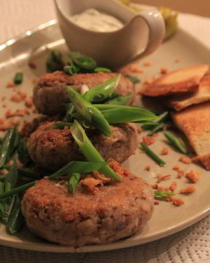 Гречневые котлеты с пармезаном и сметанным соусом