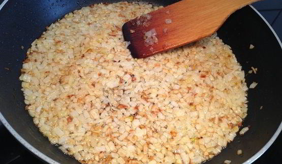 картофельные котлеты со сливочно-грибным соусом