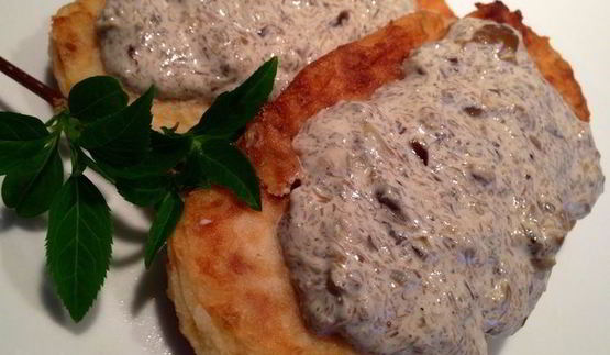 картофельные котлеты со сливочно-грибным соусом