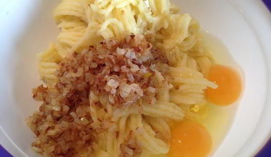 картофельные котлеты со сливочно-грибным соусом