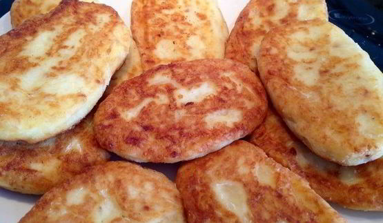 картофельные котлеты со сливочно-грибным соусом