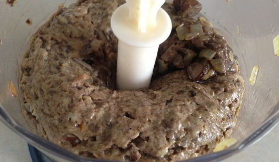 картофельные котлеты со сливочно-грибным соусом