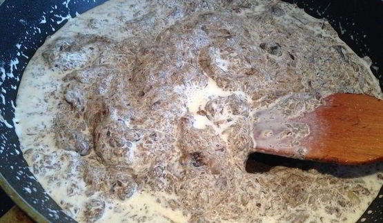 картофельные котлеты со сливочно-грибным соусом