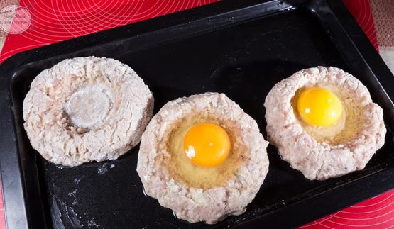 котлеты из индейки с яйцом