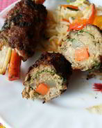 Котлеты по-корейски на подушке из риса с овощами