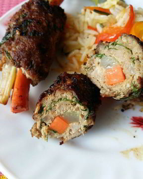 Котлеты по-корейски на подушке из риса с овощами