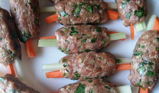 котлеты по-корейски на подушке из риса с овощами