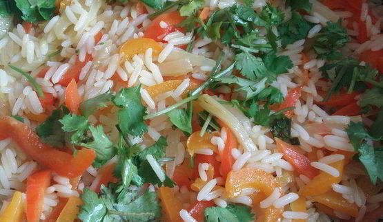 котлеты по-корейски на подушке из риса с овощами