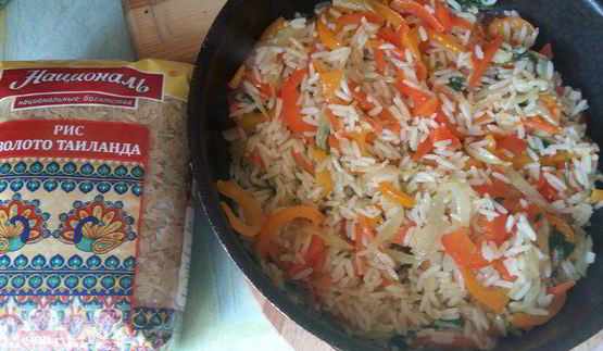 котлеты по-корейски на подушке из риса с овощами