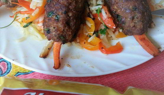 котлеты по-корейски на подушке из риса с овощами