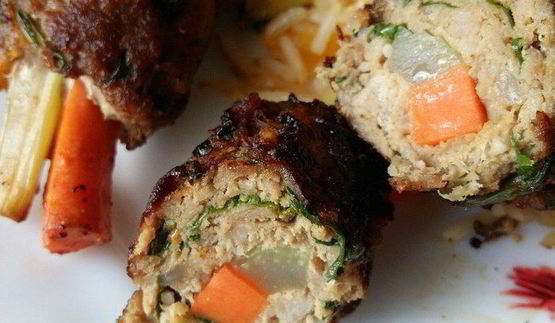 котлеты по-корейски на подушке из риса с овощами