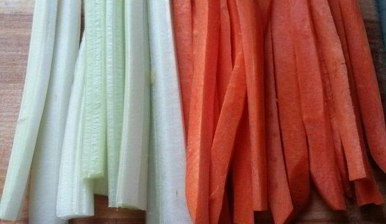 котлеты по-корейски на подушке из риса с овощами