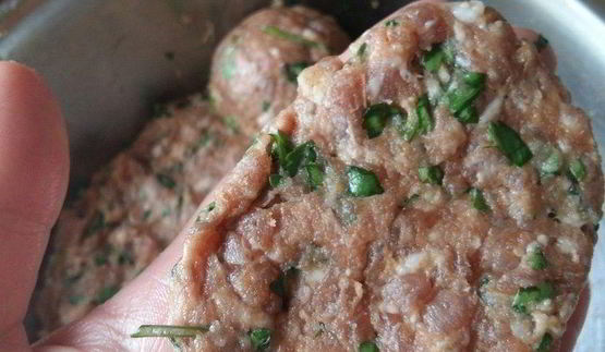 котлеты по-корейски на подушке из риса с овощами