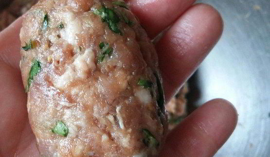 котлеты по-корейски на подушке из риса с овощами