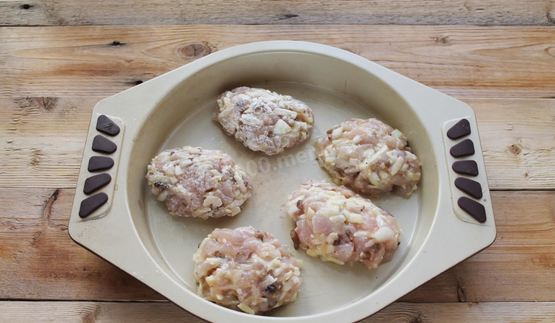 котлеты с грибами и сыром в духовке куриные