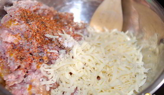 котлеты, запеченные в сливочно-томатном соусе