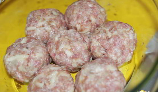 котлеты, запеченные в сливочно-томатном соусе